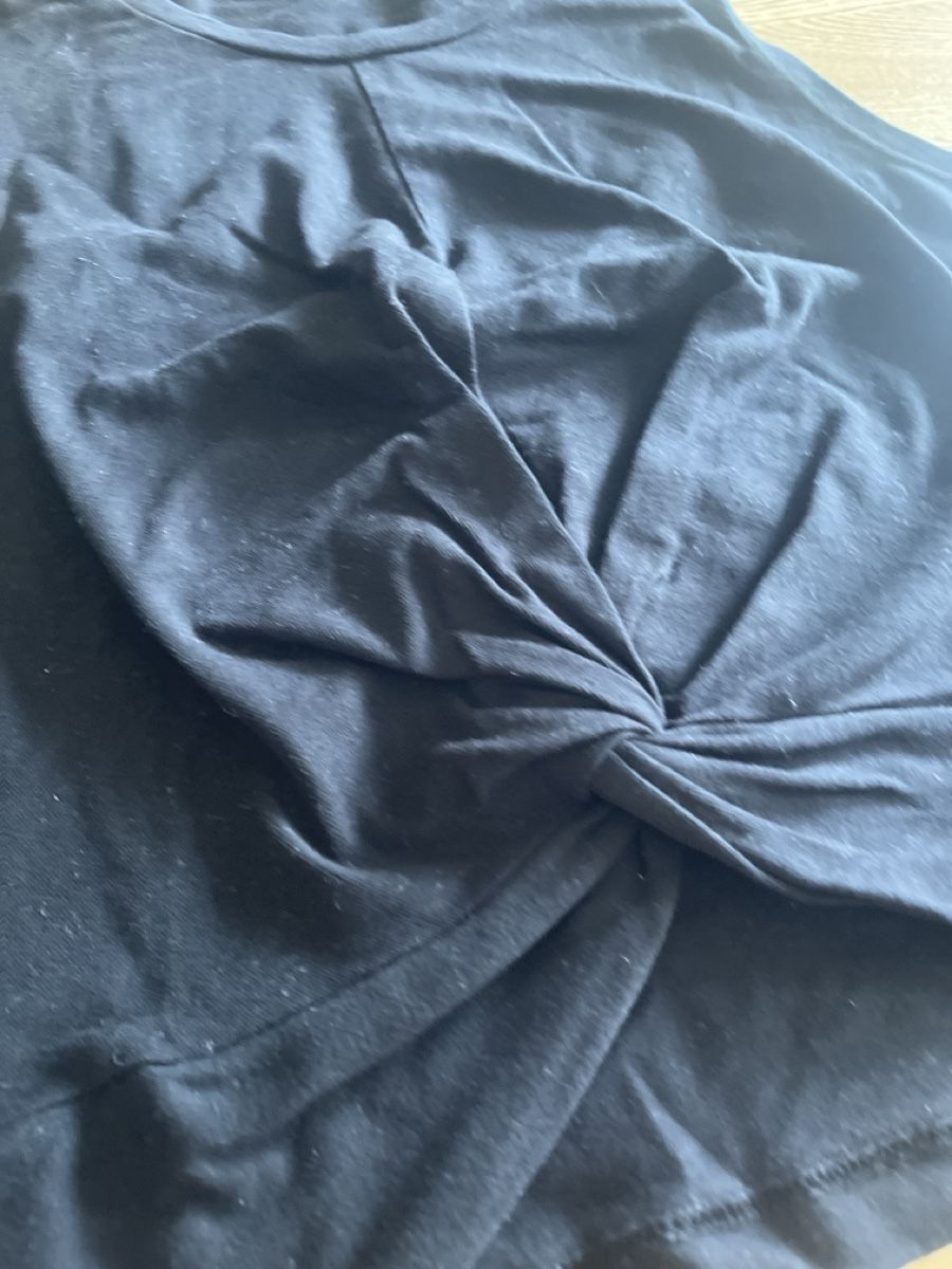 Top: Schwarzes Tanktop mit Knoten Gr.M – Usato da Ostermundigen venduto da leo_n8v2 1