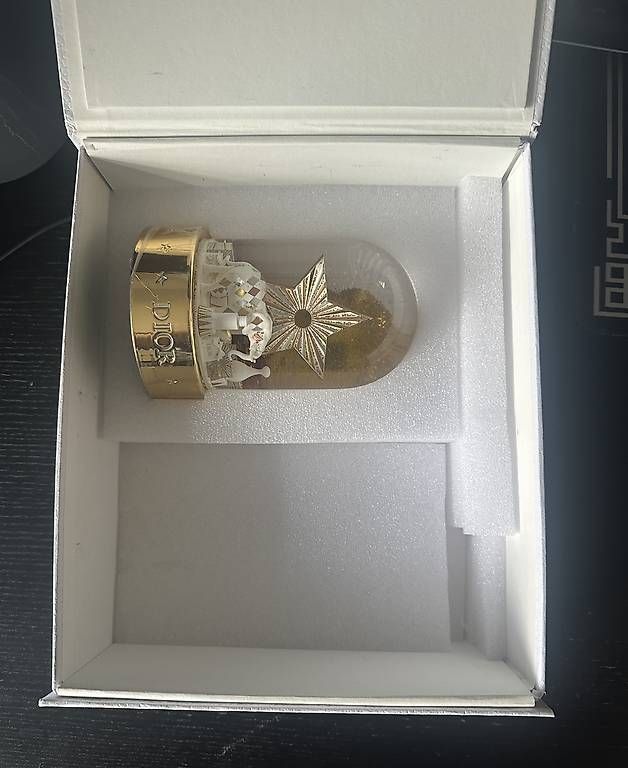 Tutte le decorazioni: Dior Weihnachts-Schneekugel mit Originalbox  – Nuovo e nell'imballaggio originale da Basel venduto da kyl_l5ml 2