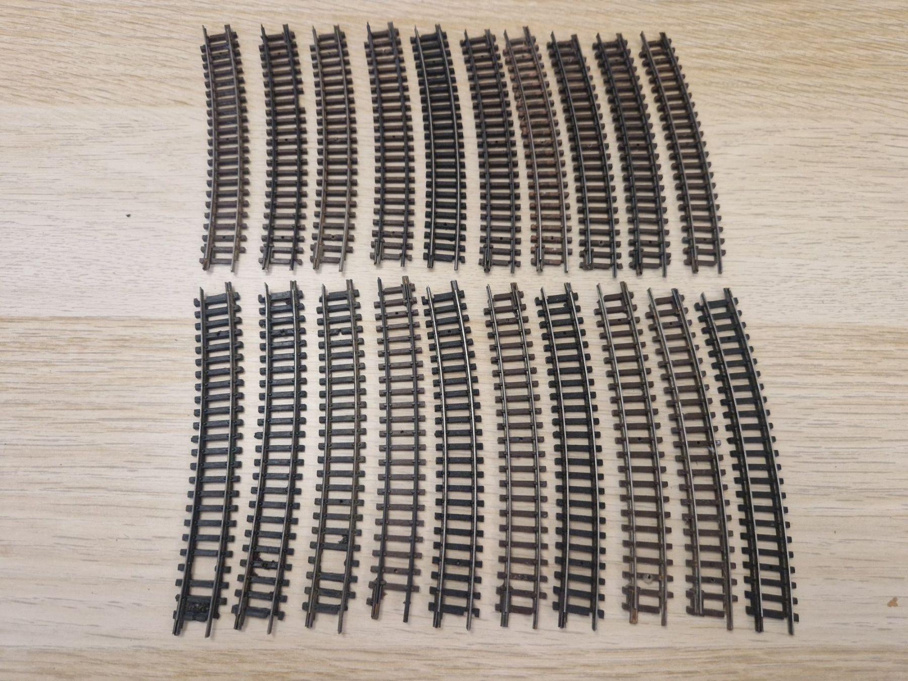 Arnold Modellini di ferrovie: Arnold N 20 x 0164 Gebogenes gleis – Usato da St-Aubin-Sauges venduto da tantome
