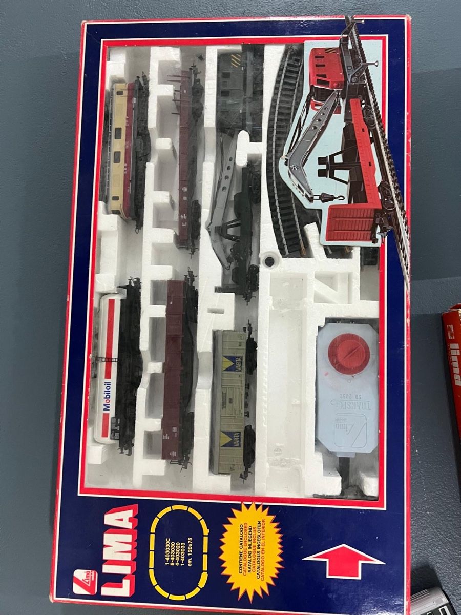 Lima Modellini di ferrovie: Eisenbahnset mit Wagen, Schienen und Trafo – Usato da Arch venduto da Baloo11