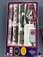 Eisenbahnset mit Wagen, Schienen und Trafo
