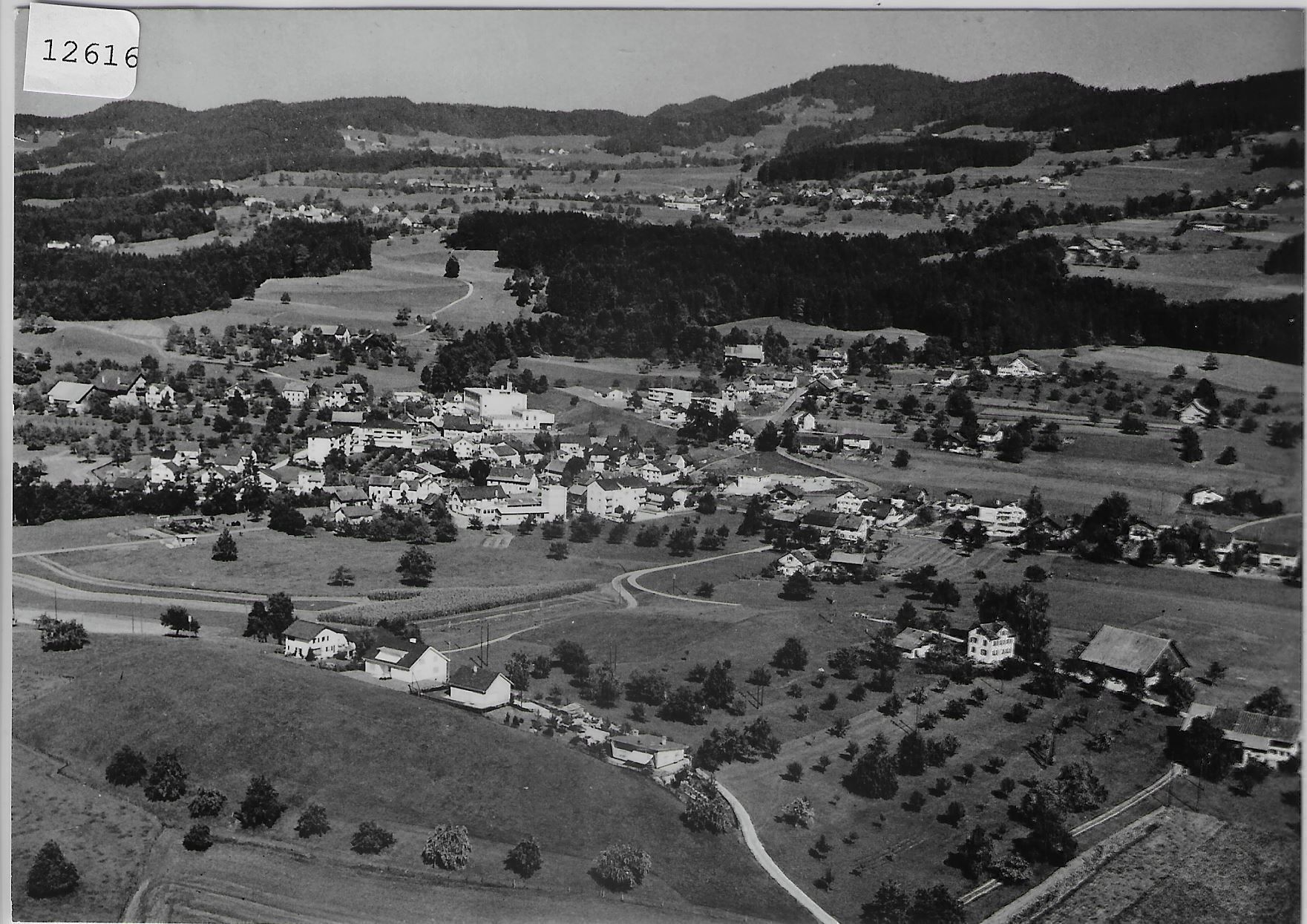 Cartoline postali: Flugaufnahme Hadlikon ZH – Antico da Ettingen venduto da Kartenplanet