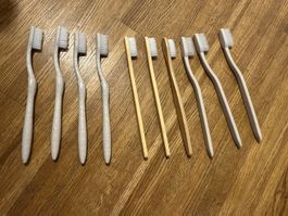 10 praktische Zahnbürsten - 10 brosses à dents pratiques