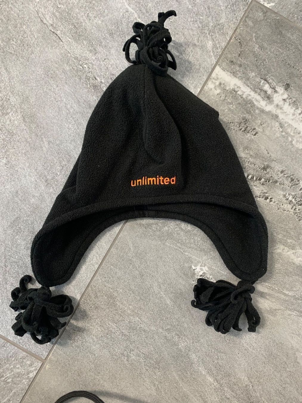 Hüte, Mützen & Caps: Winterkappe Unisex, Farbe schwarz, OneSize – Gebraucht aus Einsiedeln von important__