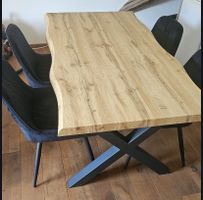 Moderner Esstisch in Holzdesign mit 4 Stühlen 