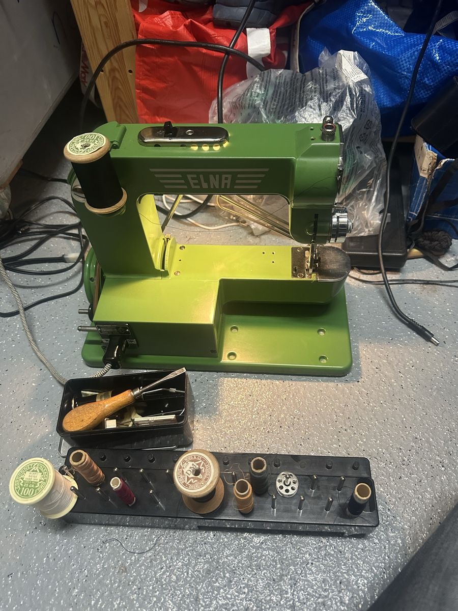 Elna Machines à coudre: Elna nachmachine  – D'occasion à Nürensdorf par maqopaqo