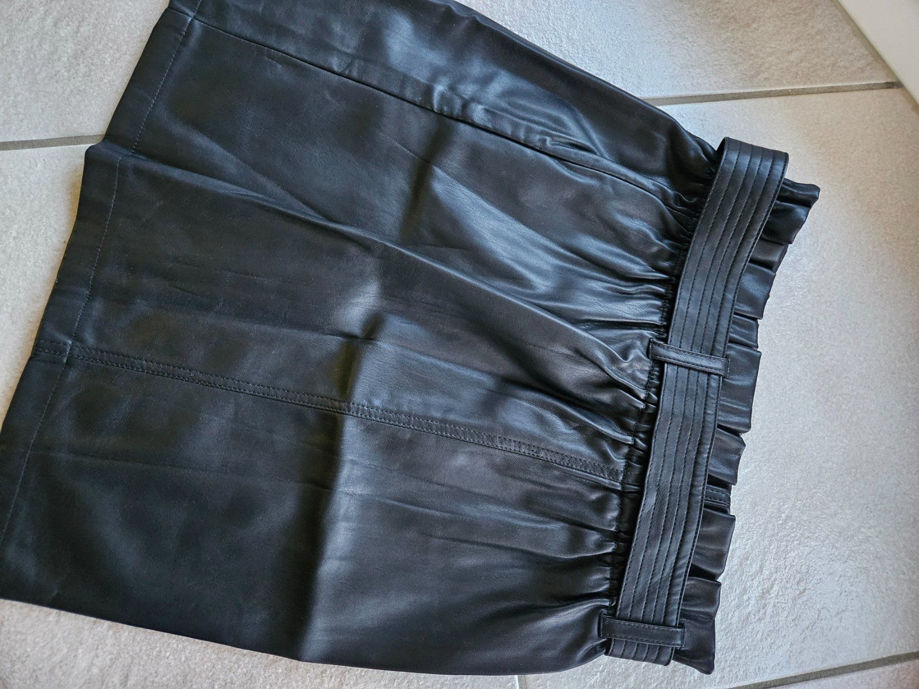 Gonne: Jupe en similicuir taille S – Usato da Vétroz venduto da sas_yln5 1