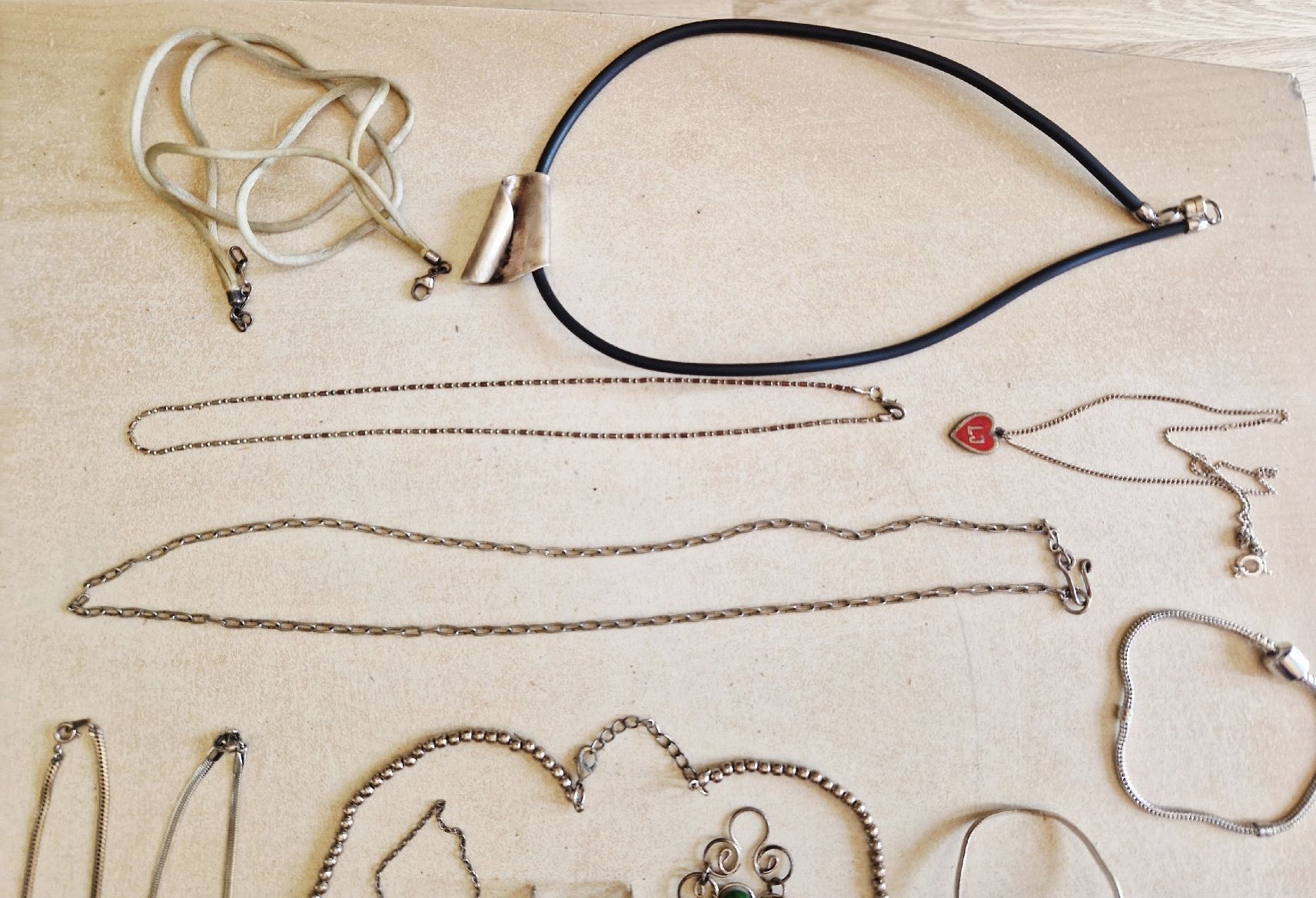 Altri gioielli: Lot de bijoux variés  – Usato da Undervelier venduto da Tufitufi7 5