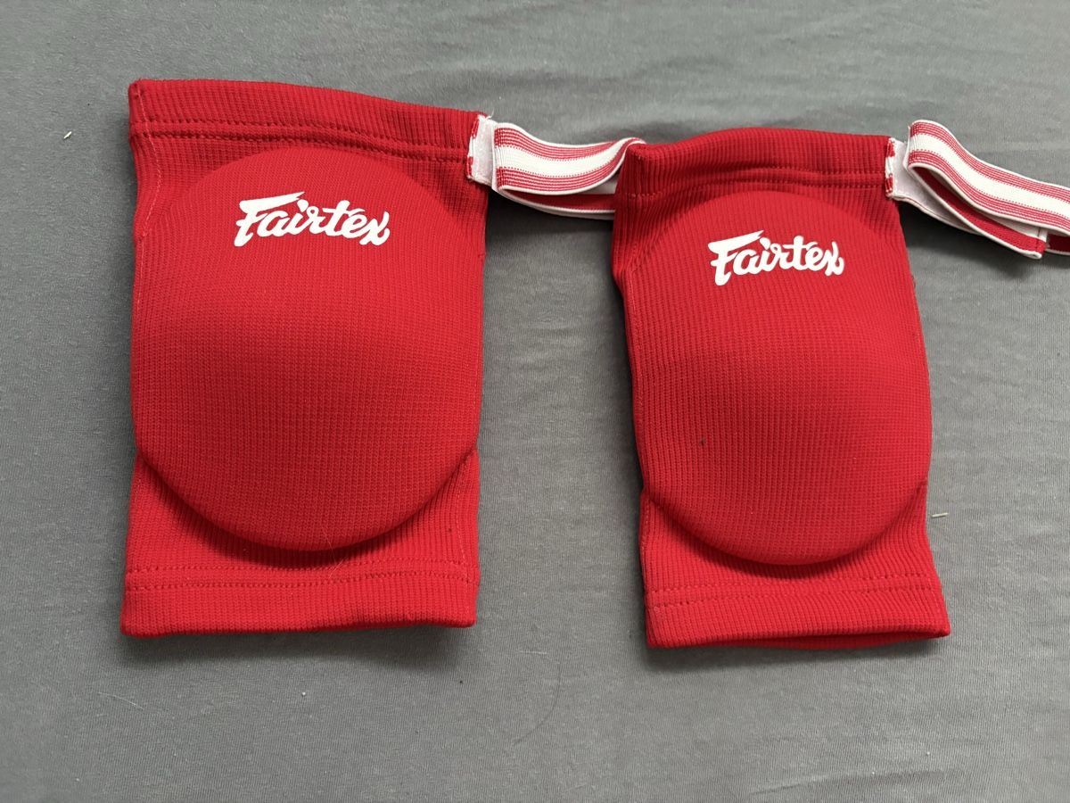 Fairtex Protezioni & Imbottiture: Fairtex Ellbogenschoner EBE1 – Nuovo (secondo la descrizione) da Brügg BE venduto da yan_6rzp