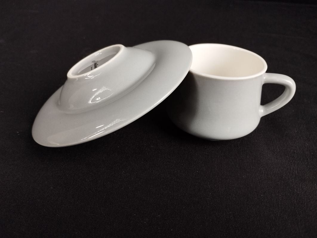 Services de table: ALMINA Espresso-Tassen mit Untersetzer – D'occasion à Schübelbach par Restwert_Schubelbach 4