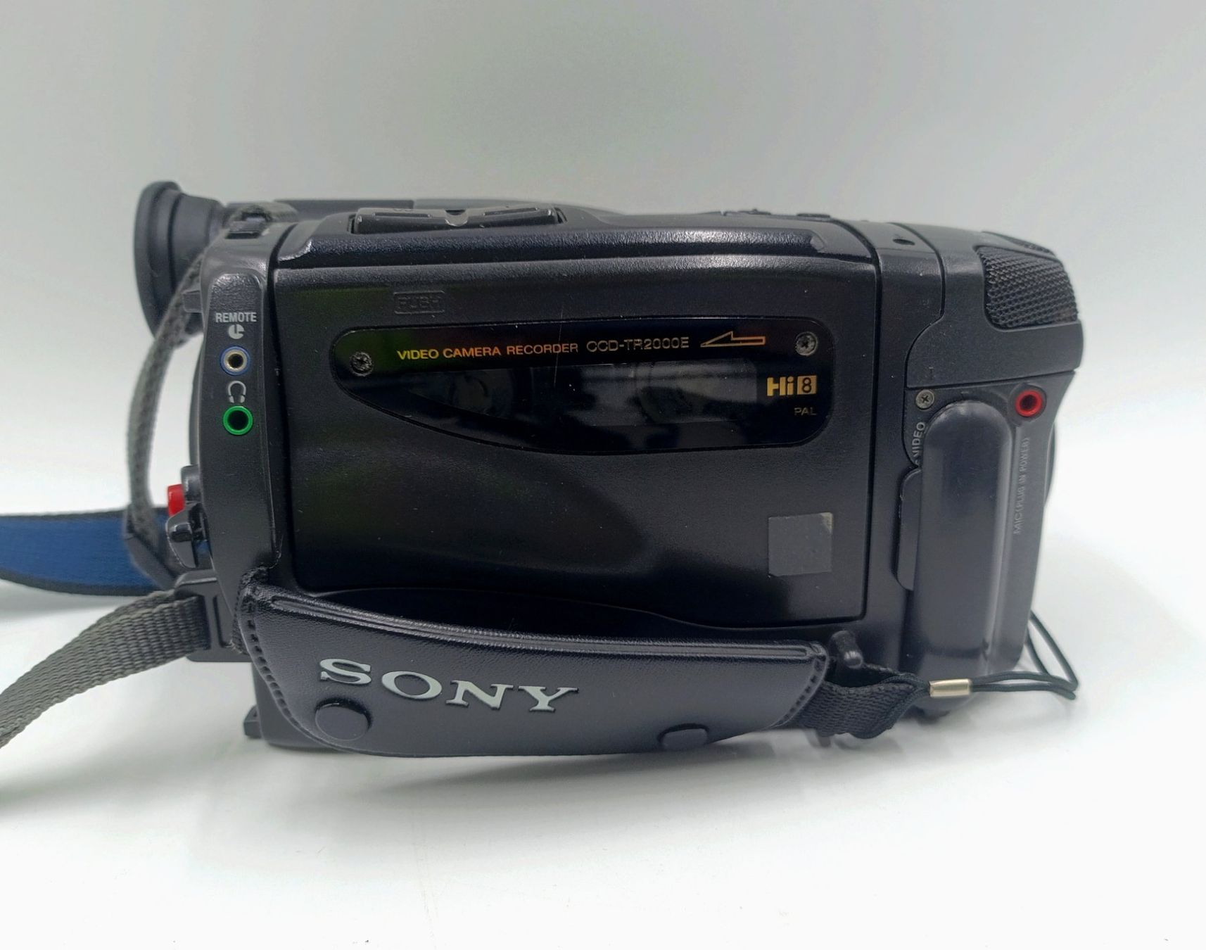 Sony Camcorder: Sony Handycam Video Hi8, Model: CCD-TR2000E – Gebraucht aus Wil SG von  6