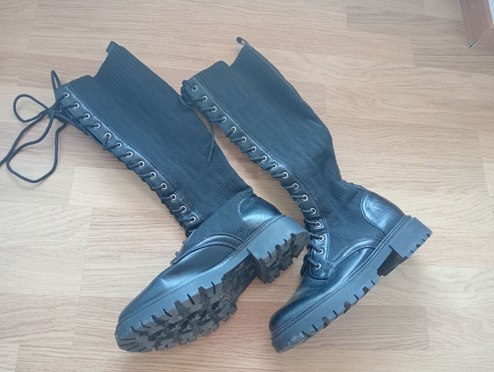 Scarpe da donna: Stiefel schwarz Grösse 40 – Usato da Einigen venduto da tchalva 1