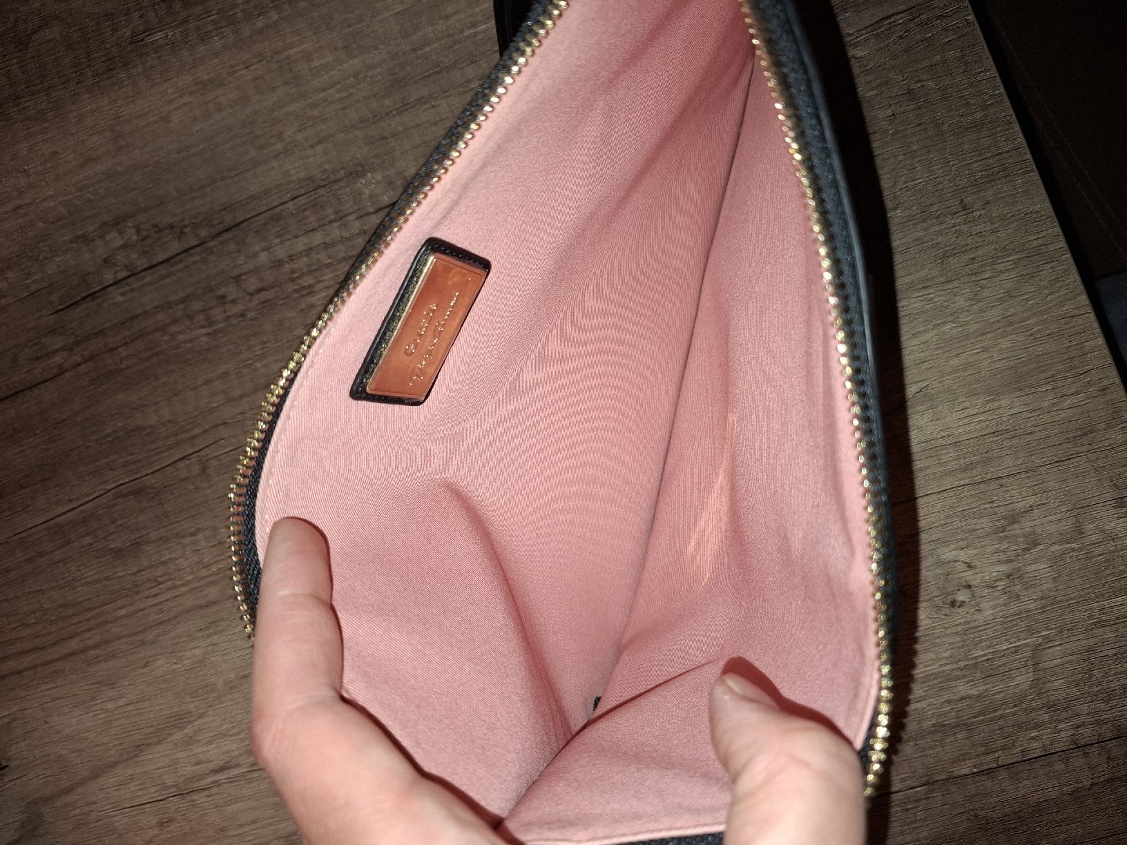 Armani Borse: Pochette nera Emporio Armani, elegante e versatile! – Usato da St. Moritz venduto da mar_vn5j 2