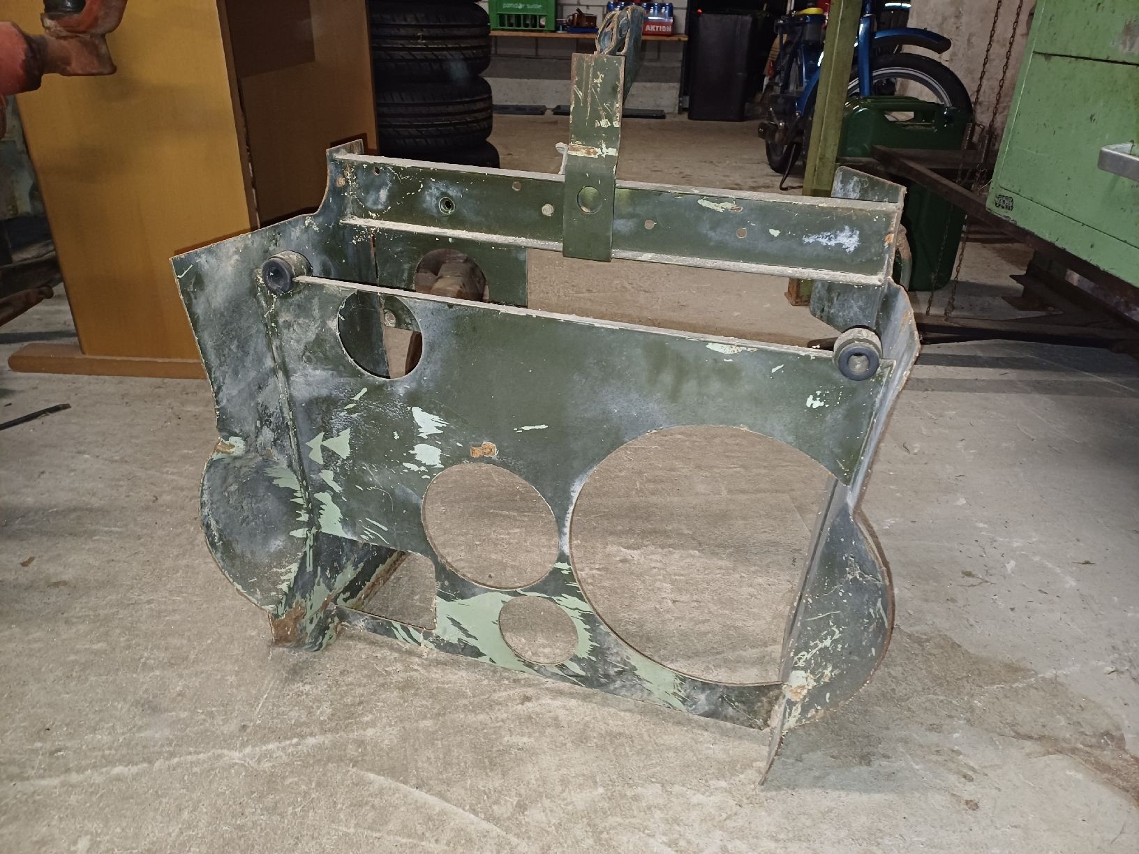 Deutz Trattori: Deutz D8006 Luftfiltertrennwand – Usato da Recherswil venduto da Deutzd8006Fahrer 1