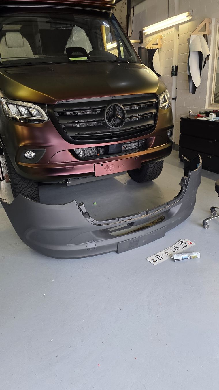 Mercedes-Benz Tutti i ricambio: Mercedes Sprinter 907 2025 Front Schürtze – Nuovo (secondo la descrizione) da Laax GR venduto da chr_6q5z