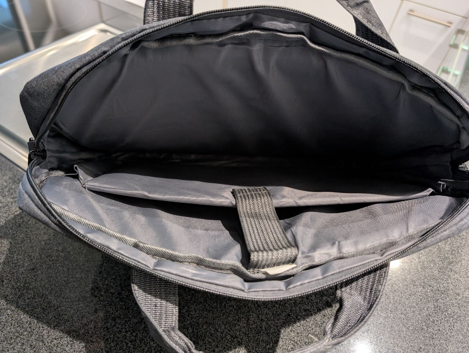 Borse: Graue Laptoptasche – Usato da Ganterschwil venduto da Nike18 1