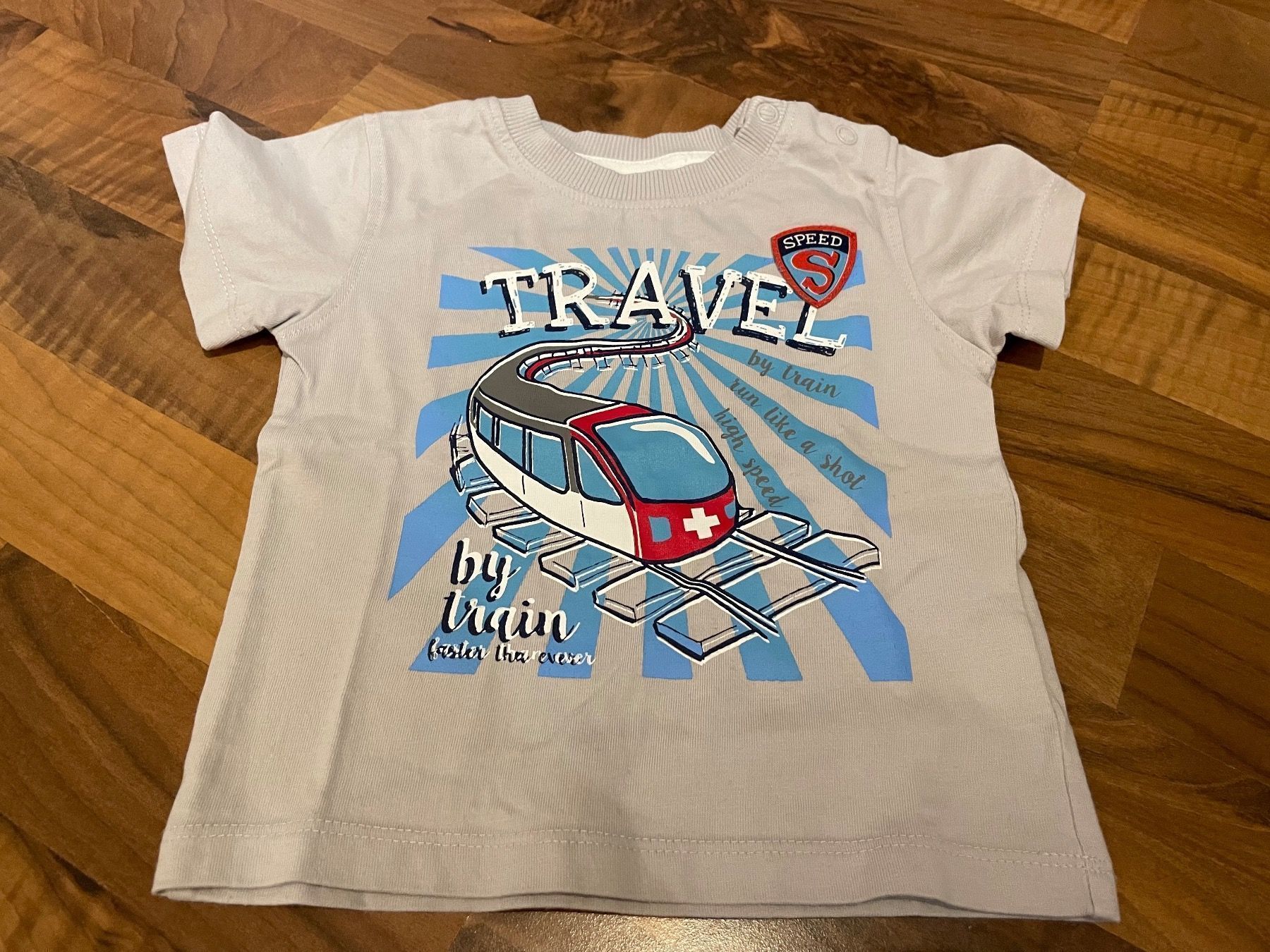 Hemden, Tops & T-Shirts: T-Shirt von Smile Grösse 68 – Gebraucht aus Goldswil von Fisel 1
