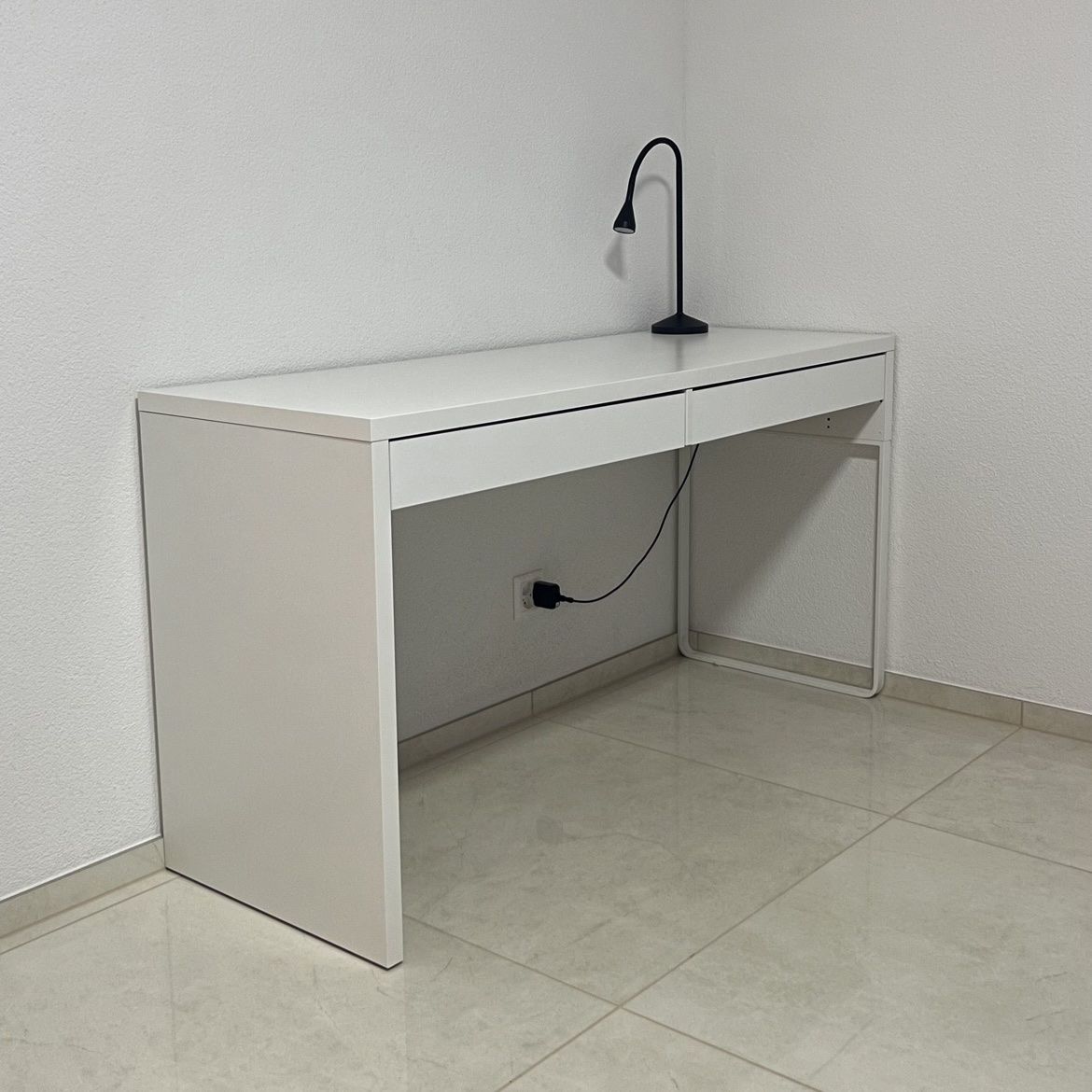 Scrivanie: IKEA MICKE Schreibtisch weiss – Nuovo (secondo la descrizione) da Langenthal venduto da rosablau00