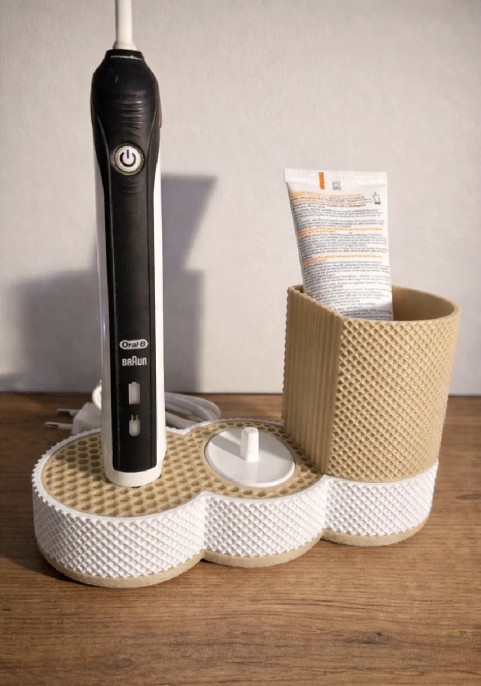 Autres accessoires pour la salle de bain: Zahnbürstenhalter Oral-B  – Neuf avec emballage d'origine à Riehen par jel_lqq7