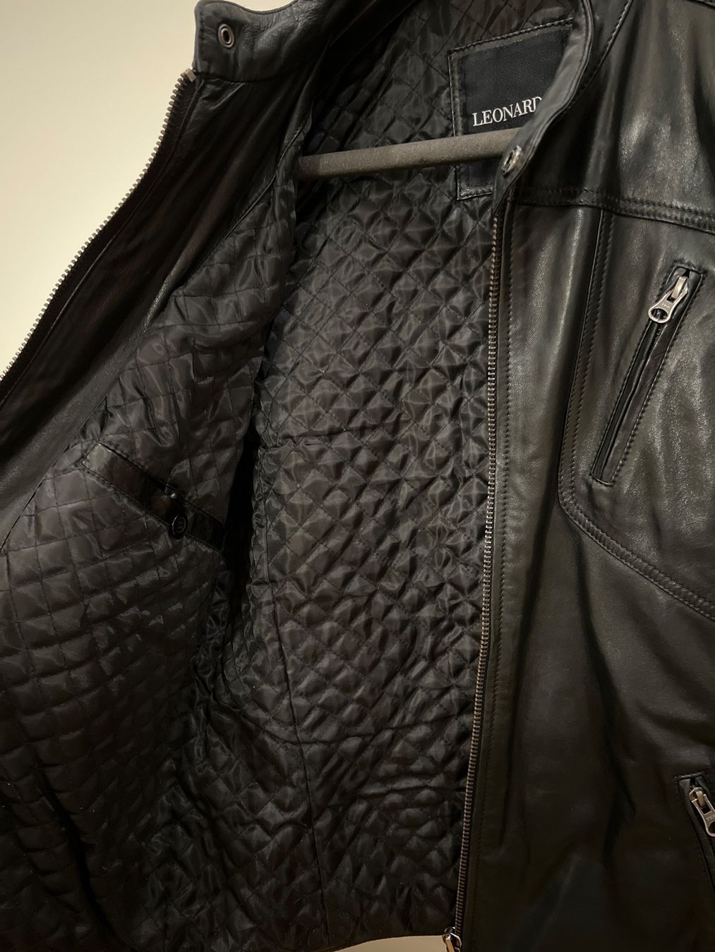 Vestes: Leonardo – D'occasion à Menzingen par Dali2504 2