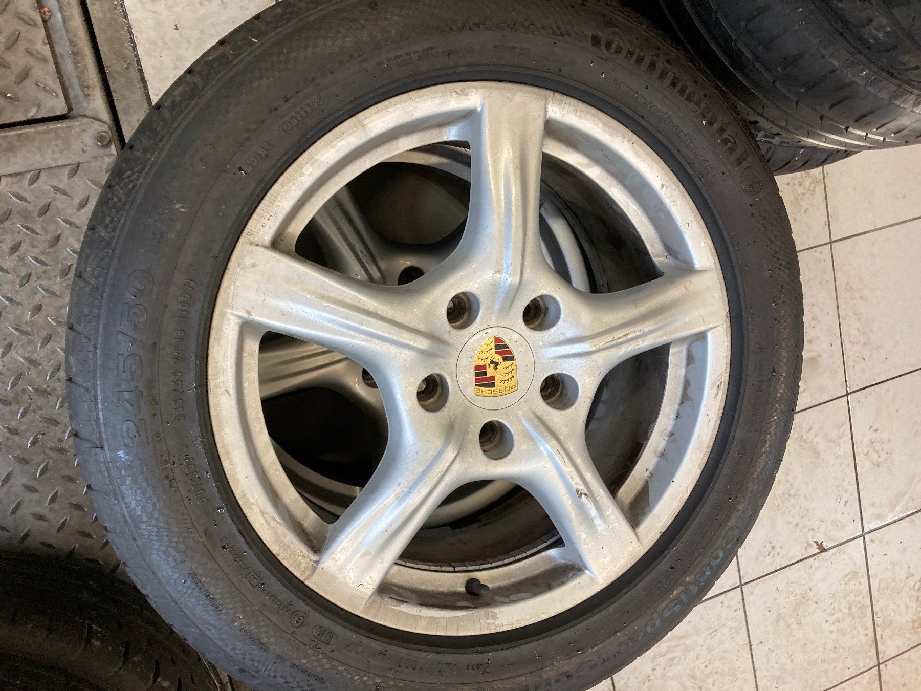 Porsche Pneumatici & Ruote complete: Porsche Panamera Sommerräder – Usato da Cham venduto da WB2223 2