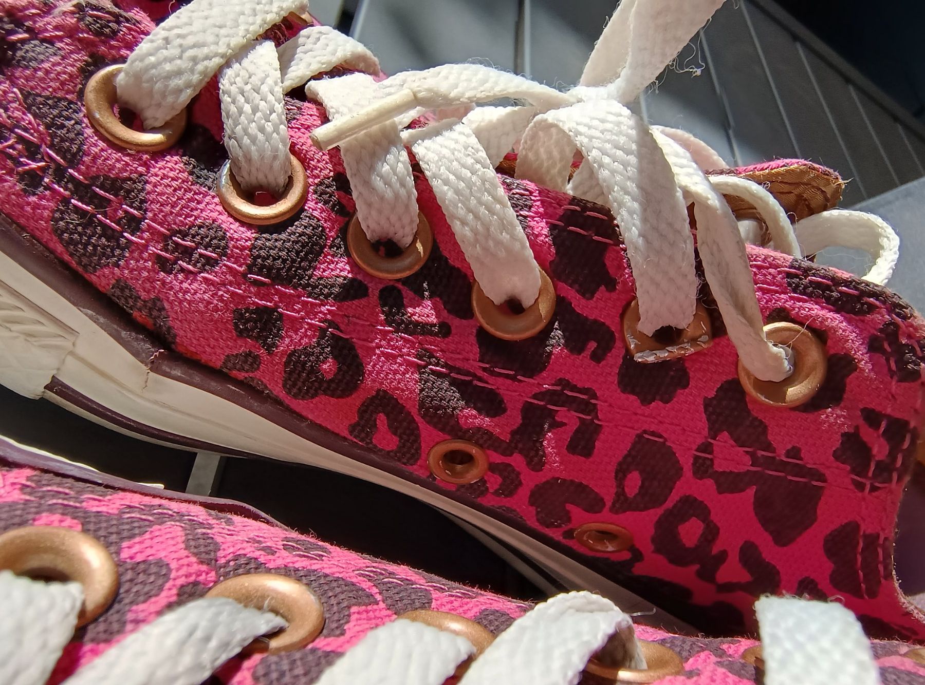 Damenschuhe: Converse basses imprimé léopard rose et noir T37 – Neu (gemäss Beschreibung) aus Genève von Brachiopode 4