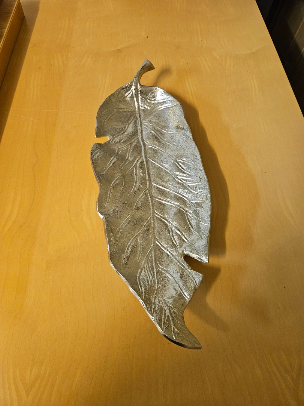 Piatti di portata: Deko-Blatt aus Metall, silberfarben – Nuovo (secondo la descrizione) da Diessenhofen venduto da fay_2m6q