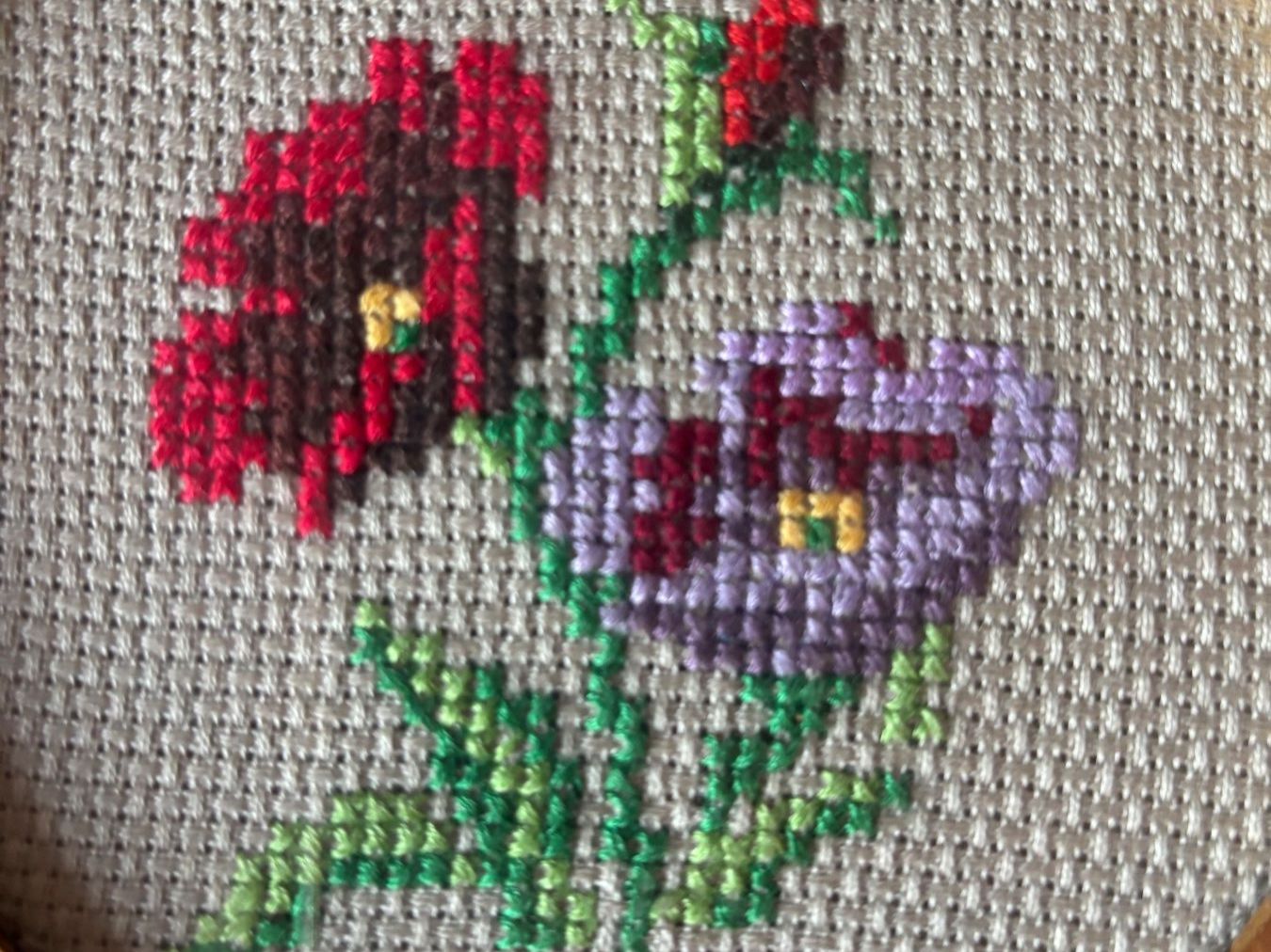 Foto & Immagini: Vintage Gesticktes Bild Blumen rund Goldrahmen – Usato da Horgen venduto da uge_pd5p 1