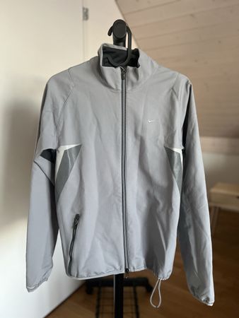 Nike Jacke Grau Top Zustand für den Frühling Grösse M
