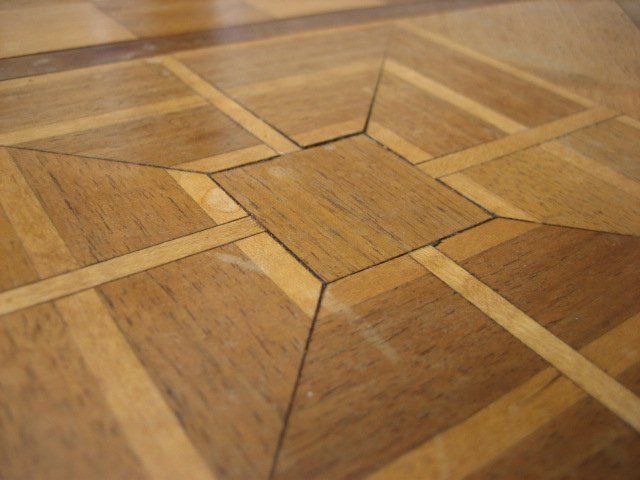 Tavoli: Rundtisch mit Schachbrettmuster Intarsien Holz – Usato da Winterthur venduto da pf02 8