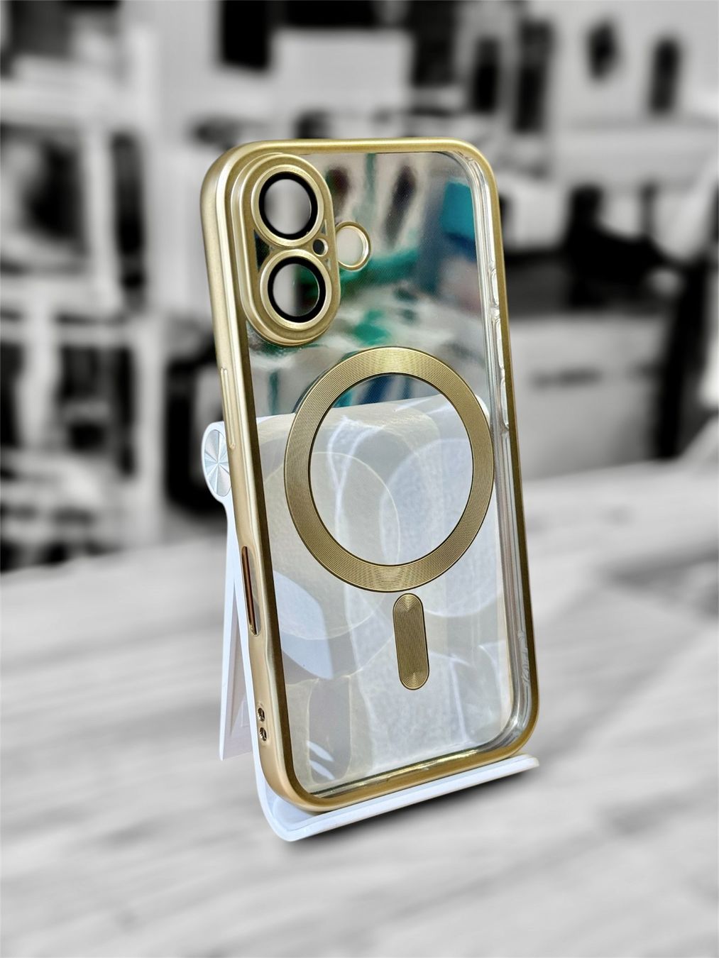 Cover & Protezioni schermo: iPhone 16/16 plus -Coque magsafe avec protection camera doré – Nuovo e nell'imballaggio originale da Morges venduto da DigiAC