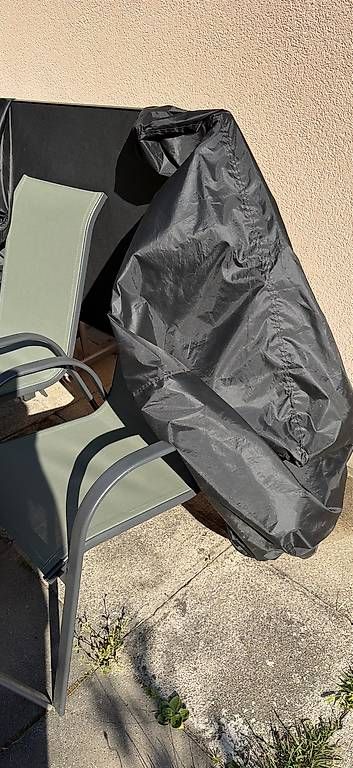 Set di tavolo e panche: Set de 8 chaises  – Usato da Arvillard (Salins) venduto da Taniguchi 2