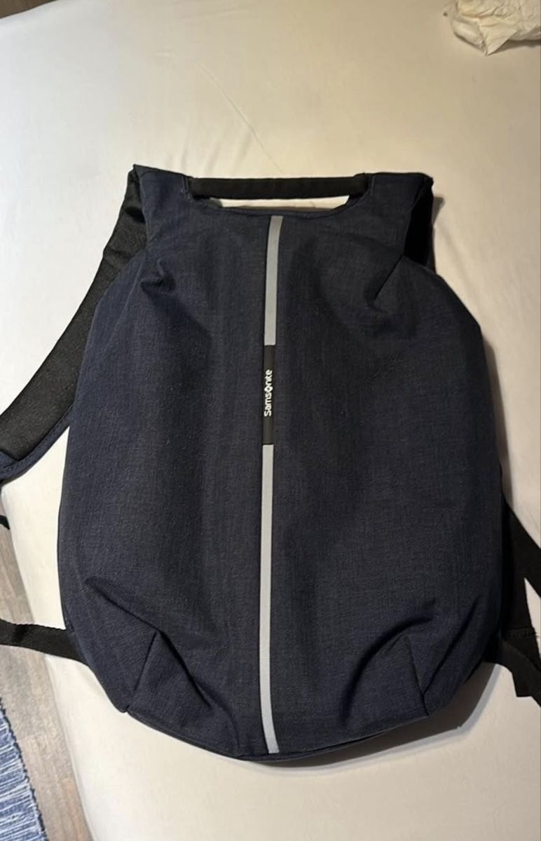 Samsonite Zaini: Sac à dos Samsonite bleu marine compartiment ordinateur – Nuovo (secondo la descrizione) da Evionnaz venduto da kat_nv9f