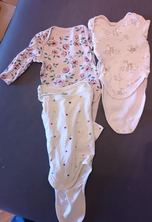 3 süsse Baby Bodys Gr. 62 und Gr. 68