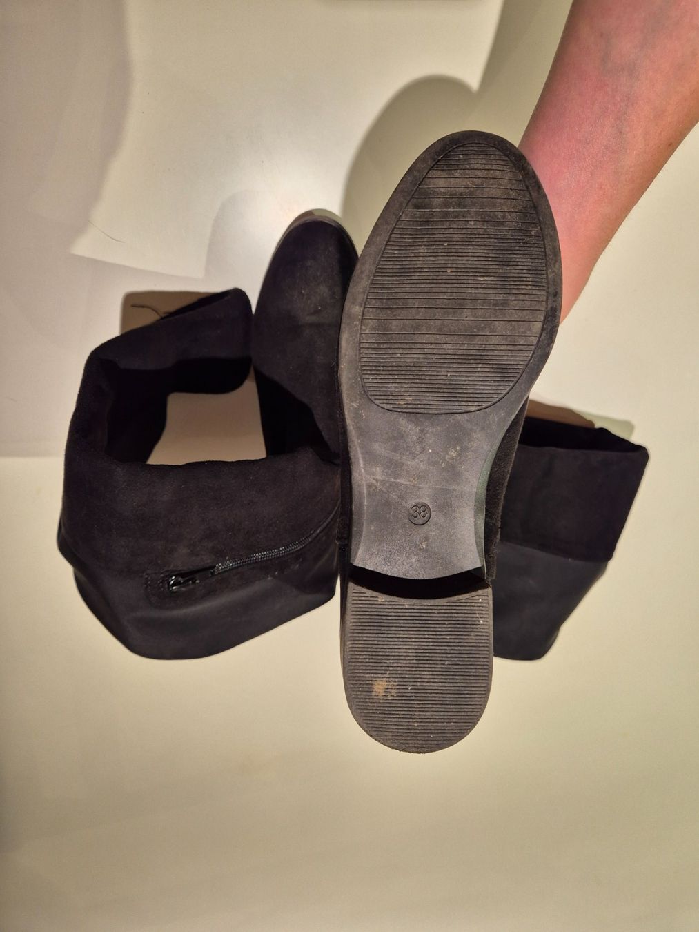 Scarpe da donna: Bottes noires – Usato da Valeyres-sous-Montagny venduto da Romy. 2