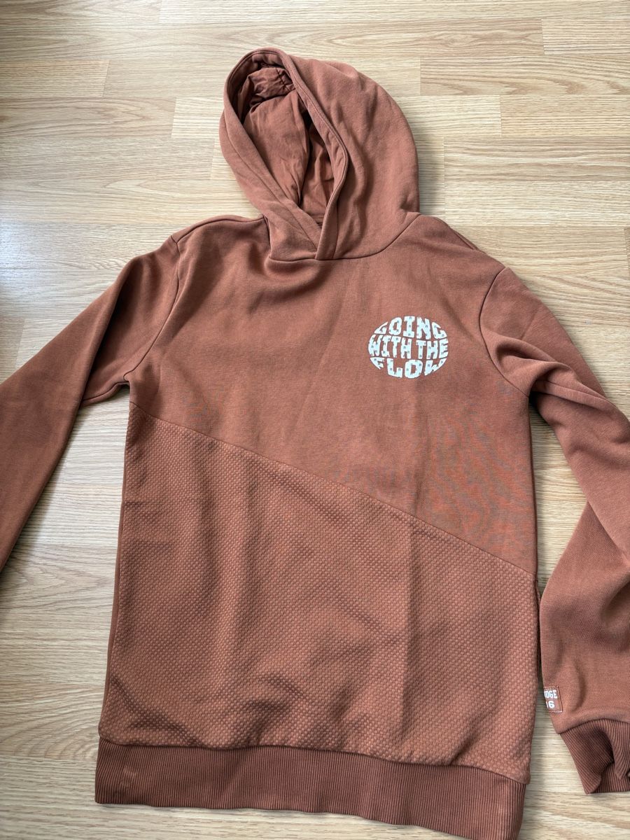 We Pullover & Sweatshirts: Kapuzenpullover 158/164 – Gebraucht aus Zürich von Moskitia