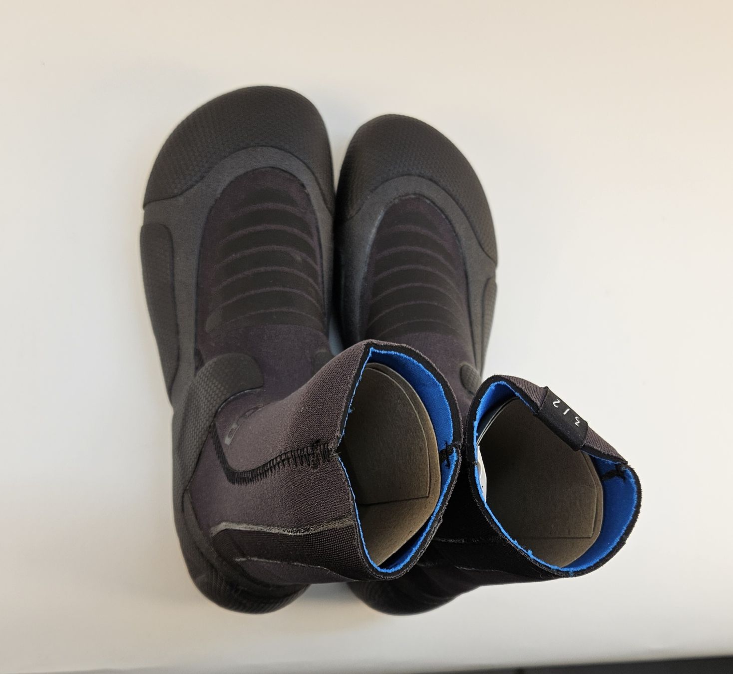 Herrenschuhe: Neoprenschuhe von ION – Neu und originalverpackt aus Uster von esko.swiss 1