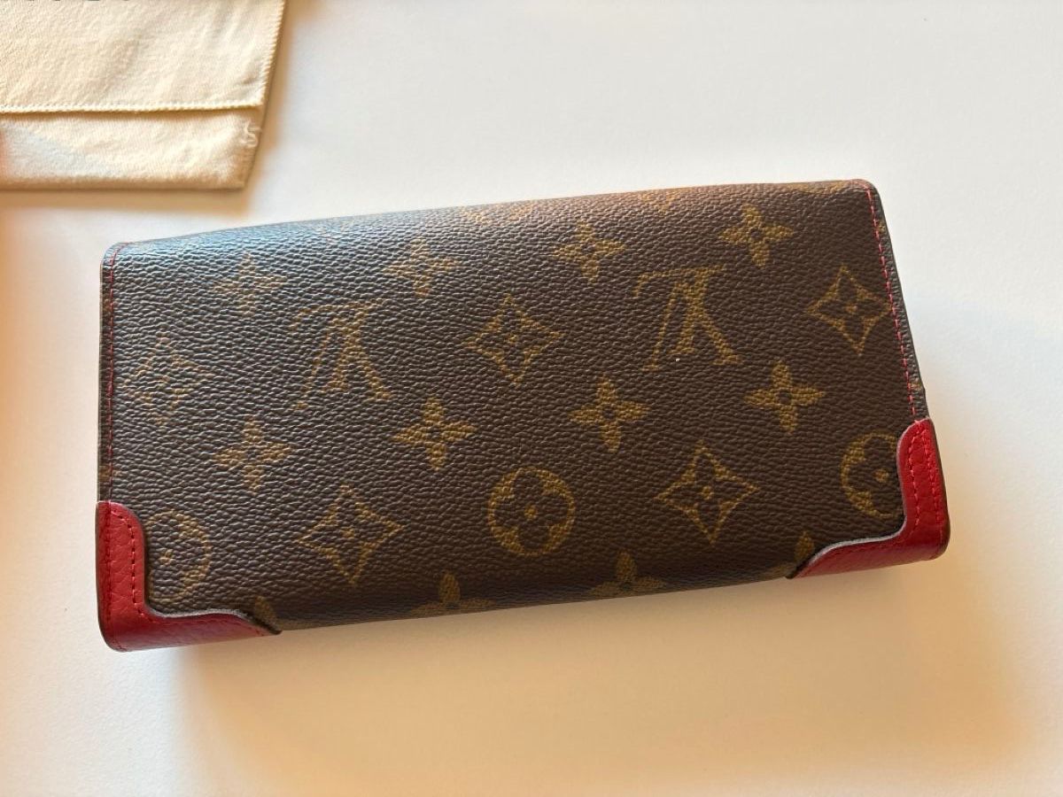 Louis Vuitton Portemonnaies: Porte monnaie Vuitton – Neuf (Voir description) à Riddes par nati48 1