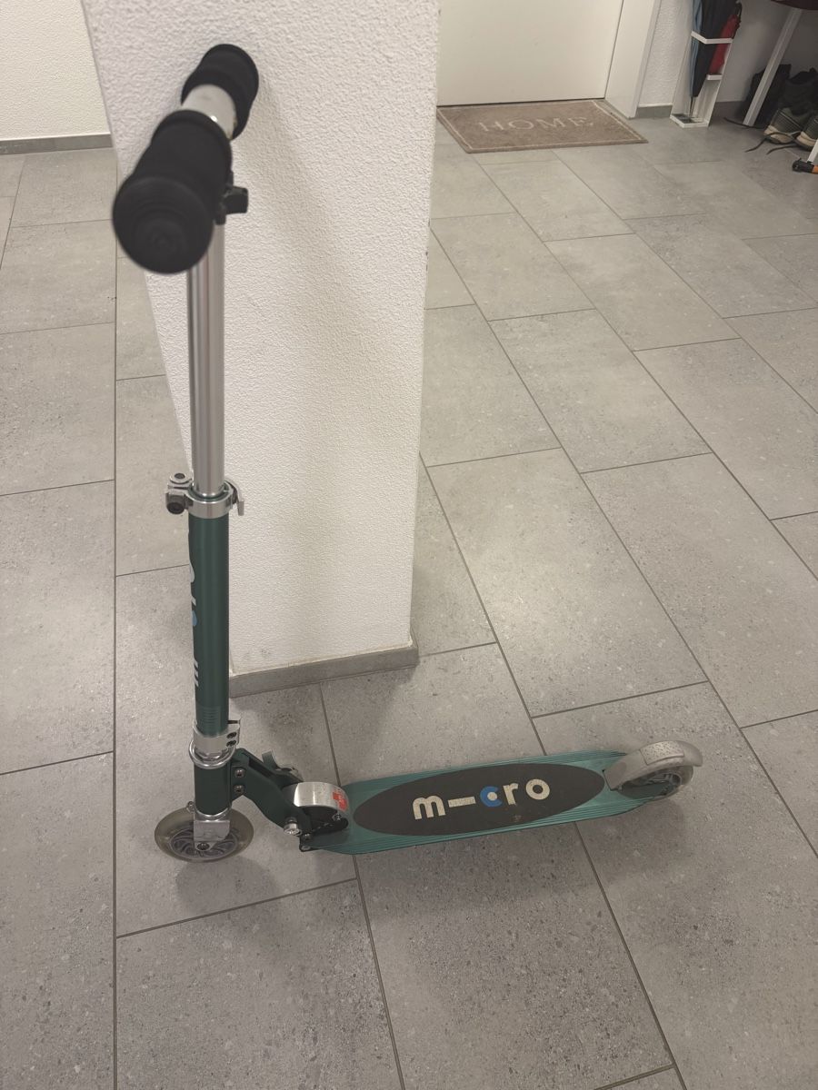 Micro Kickboard: Micro Scooter Black Grips. Excellent Condition – Gebraucht aus Richterswil von nadibar