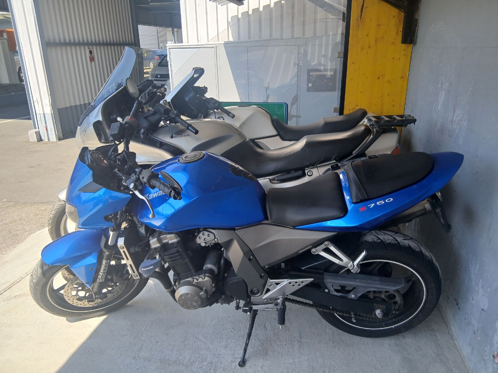 Strada: Honda BMW Kawazaki  – Usato da Romanel-s-Lausanne venduto da site76 1