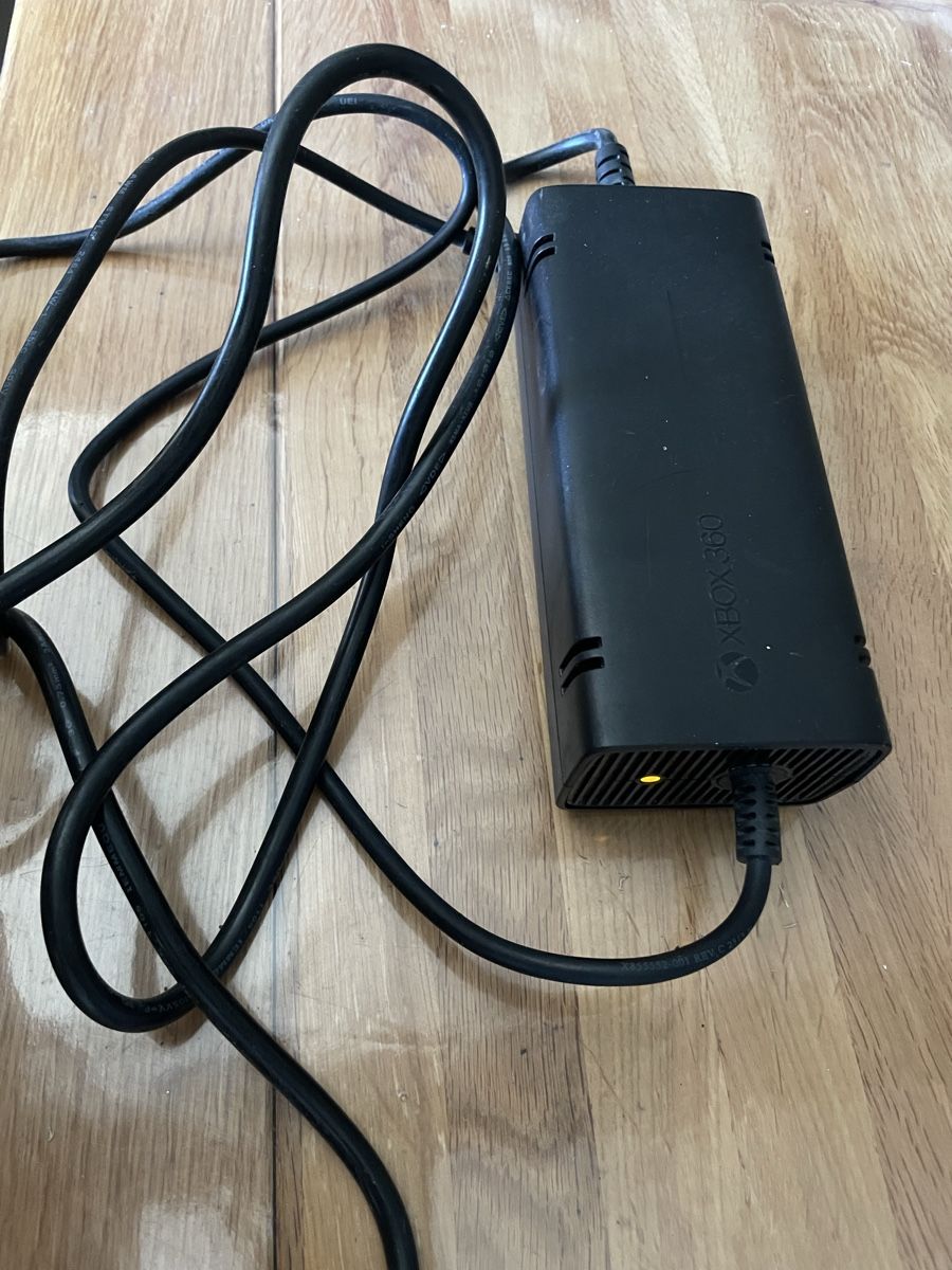 Microsoft Adattatori & Cavi: Bloc d’alimentation pour XBOX 360 – Usato da Martigny-Croix venduto da jen_t9fp 1