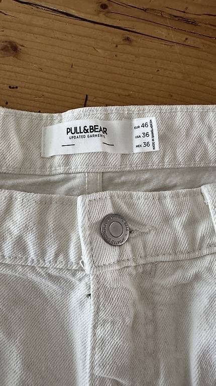 Pantaloni: Pull&Bear Shorts distressed weiss – Nuovo (secondo la descrizione) da Zollikon venduto da rose59 2