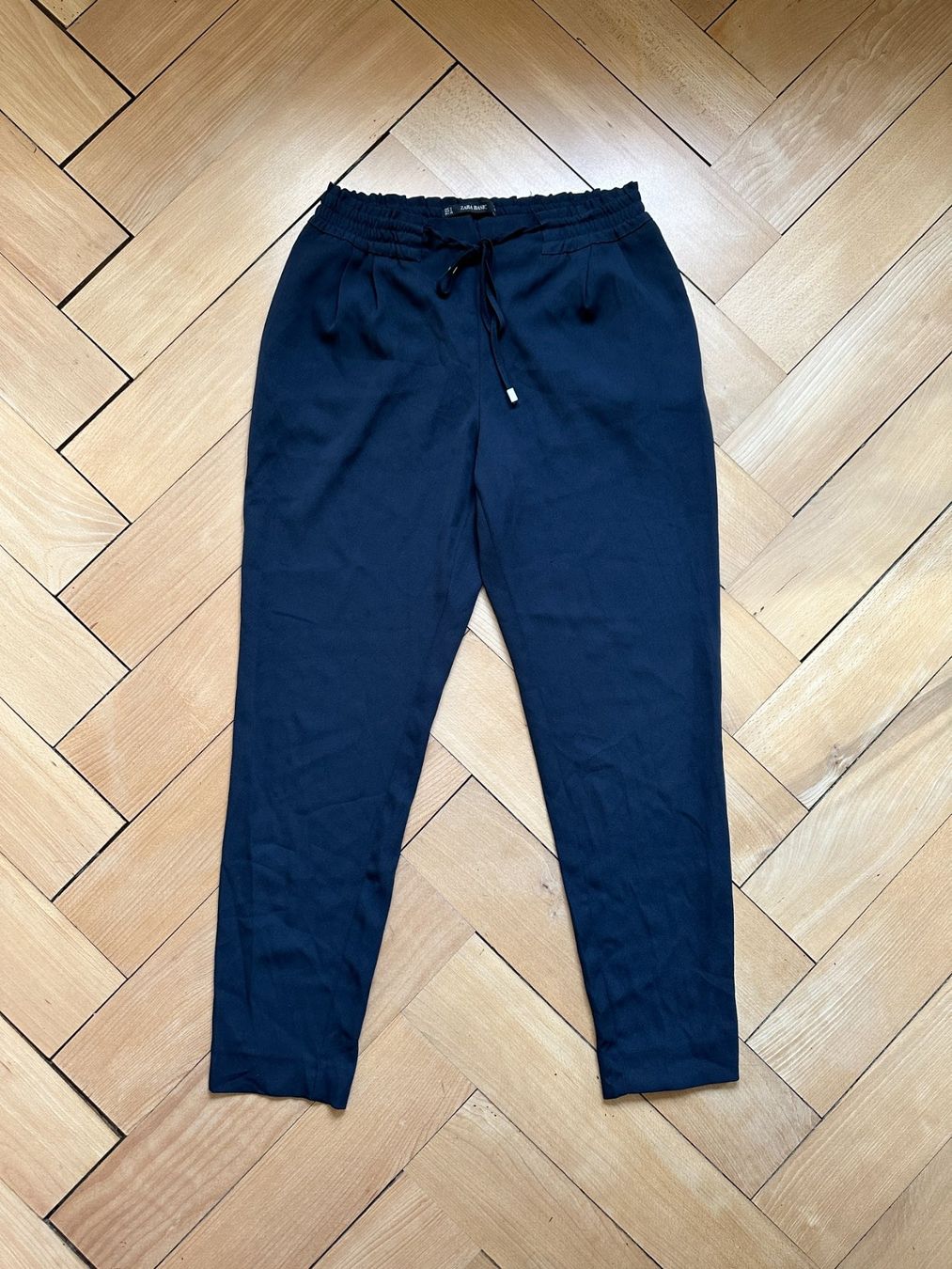 Zara Hosen: ZARA - Hose dunkelblau locker S – Gebraucht aus Zürich von Diazaio