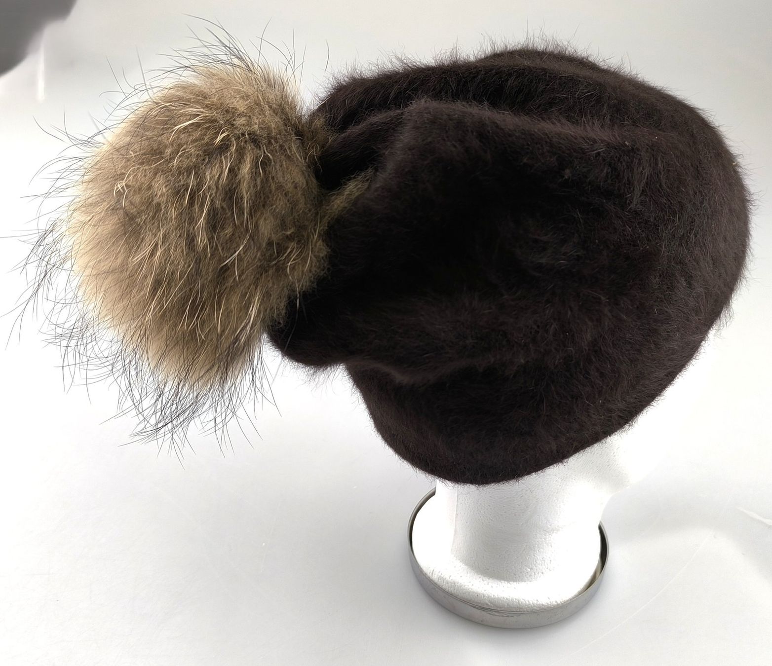 Hüte, Mützen & Caps: Gestrickte Wollmütze mit Fell-Bommel – Gebraucht aus Rüti ZH von Restwert_Rueti_ZH 3
