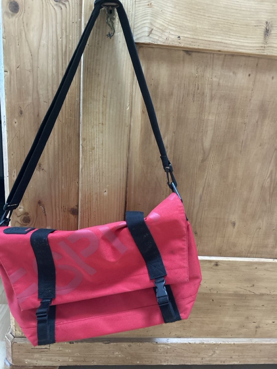 Altro in  Abbigliamento & Accessori: Sac esprit rouge pour laptop et A4 – Usato da Colombier NE venduto da mon58