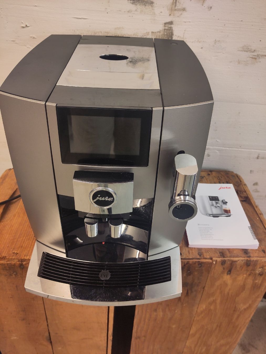 Jura Macchine per caffè & Macchine per espresso: Kaffeemaschine Jura J8 – Usato da Basel venduto da Morgenmuffel