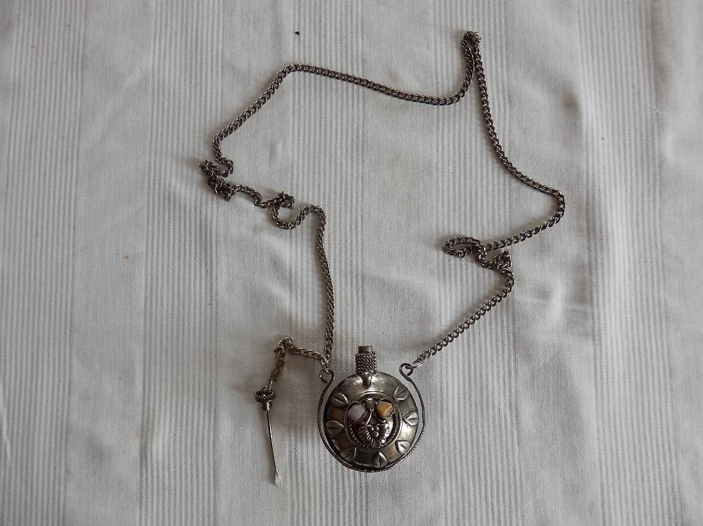 Anhänger: Pendentif boite à parfum Marocain de plus de 50 ans – Gebraucht aus Hauterive NE von Davidsonson