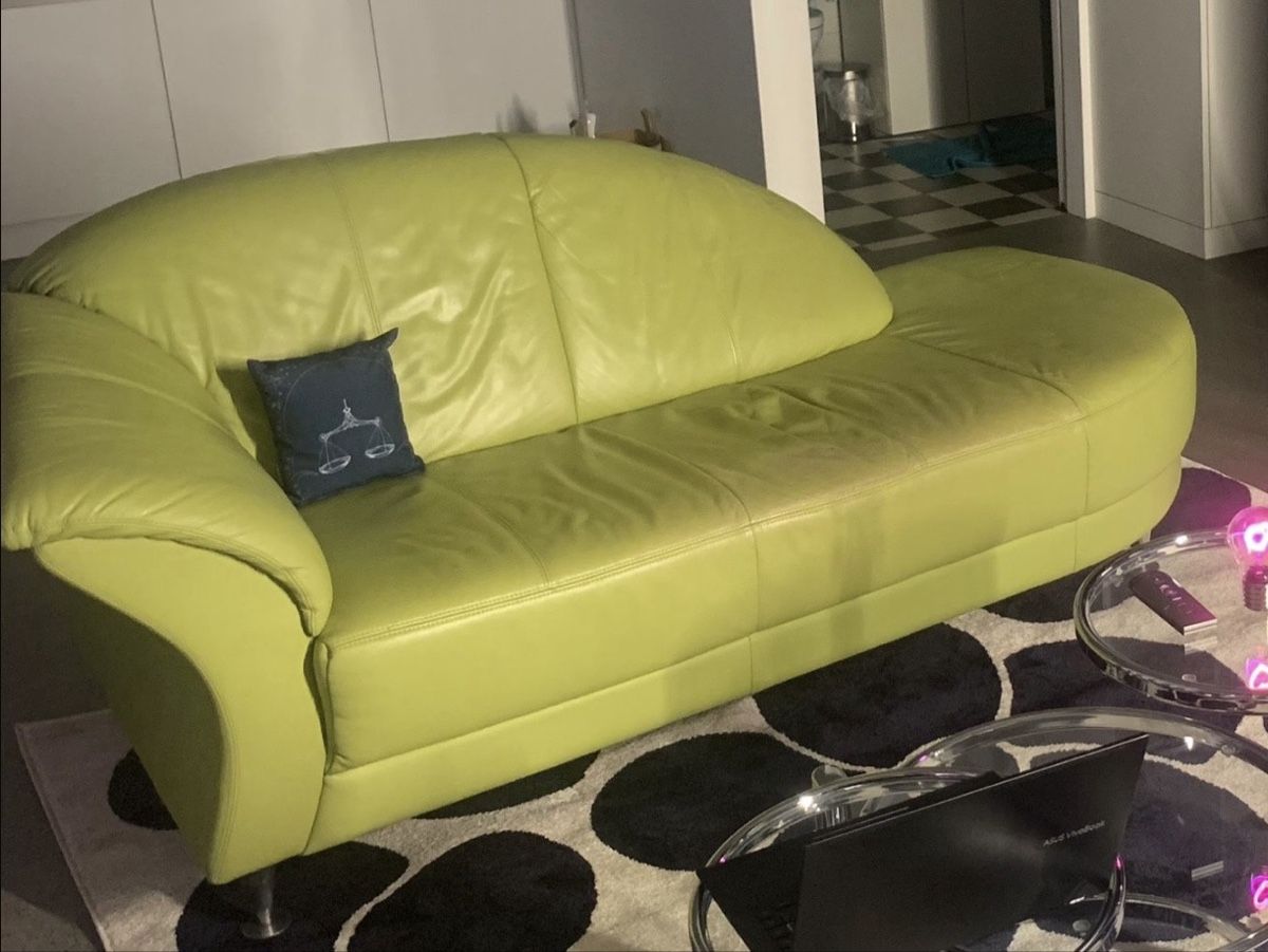 Sofas: hellgrünes Ledersofa – D'occasion à Kreuzlingen par sasha__ 1