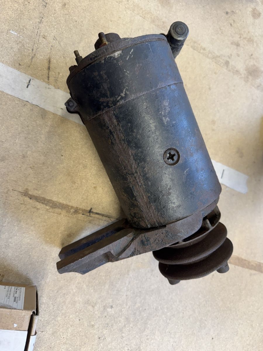 Ford Tutti pezzi di ricambio auto: Ford Flathead V8 Generator, 6V for commerci vehicles – Usato da Winterberg ZH venduto da Motti5 2