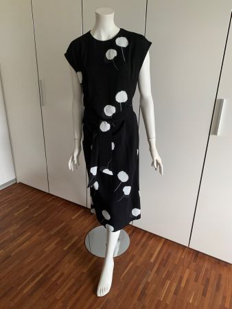 AKRIS: OVP-Extravagantes Kleid mit Kaufetikette NP 2990